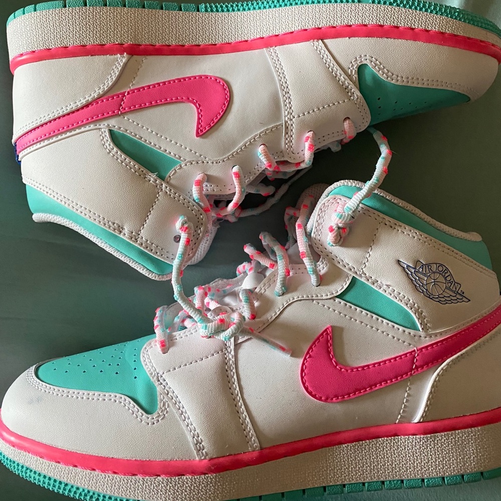 Air Jordan 1 mid GS ‘digital pink’
